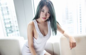 岳故意装睡让我挺进去的电影_国产剧手机免费观看完整
